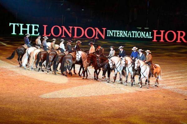 Cavaleiros portugueses considerados as "estrelas" do The London International Horse Show